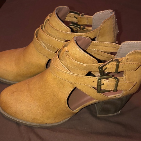 booties - Picture 1 of 2